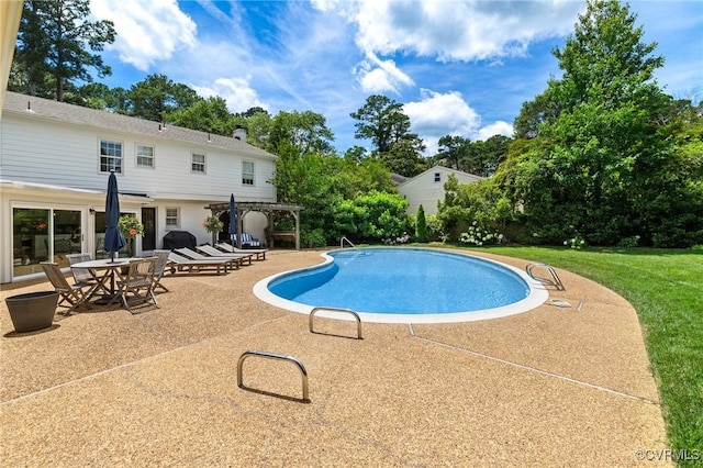 8950 Bellefonte Rd, Henrico, VA 23229 - outdoor pool featuring a pergola, a patio area, and a lawn