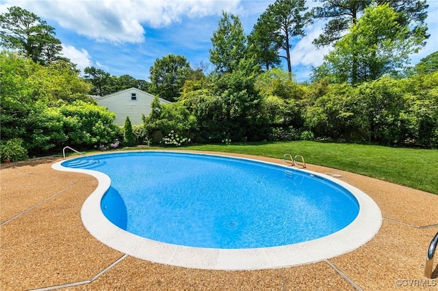 8950 Bellefonte Rd, Henrico, VA 23229 - outdoor pool with view of wooded area and a lawn