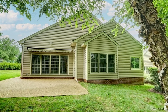 5116 Belmont Park Rd, Glen Allen, VA 23059 - rear view of house featuring a yard and a patio area