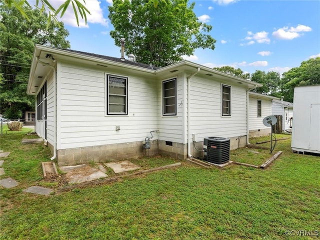 3204 Evergreen Ave, Hopewell, VA 23860 - rear view of property featuring a lawn and crawl space