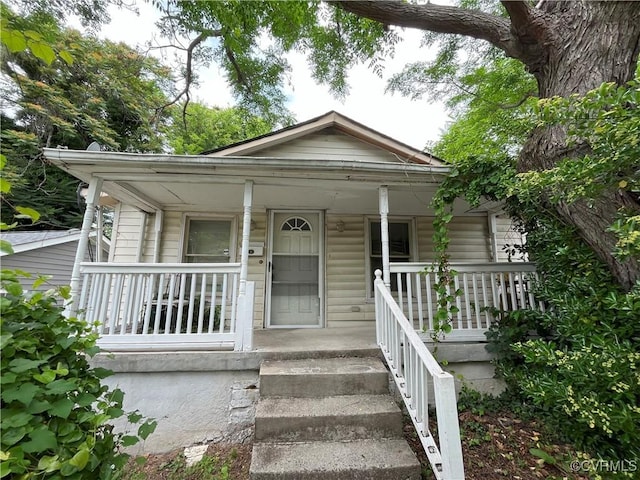 511 Hannon St, Petersburg, VA 23803 - view of front of home featuring covered porch