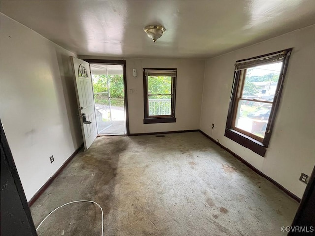 511 Hannon St, Petersburg, VA 23803 - carpeted empty room with baseboards