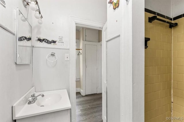 224 Hamilton Ave, Colonial Heights, VA 23834 - full bathroom featuring a tile shower, vanity, and wood finished floors