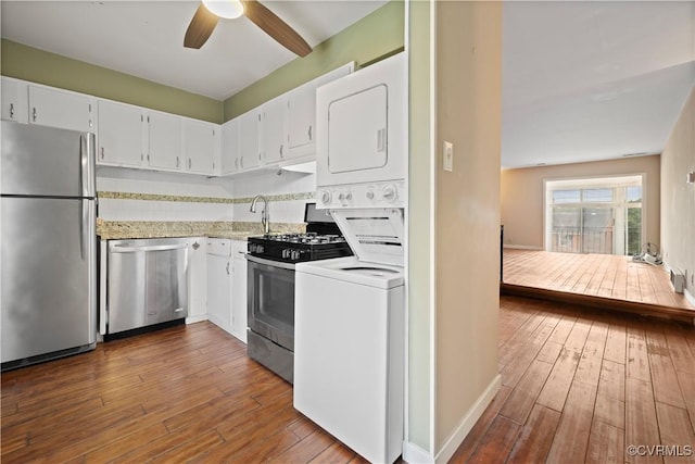 21 Rock Garden Ln, Henrico, VA 23228 - kitchen with stainless steel appliances, stacked washer / dryer, dark wood-type flooring, a ceiling fan, and white cabinets