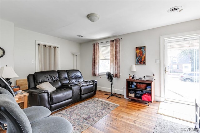 18 E 36th St, Richmond, VA 23224 - living area featuring light wood-style floors