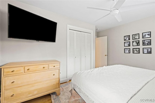 8507 Hanford Dr, Henrico, VA 23229 - bedroom with light wood-type flooring, a closet, and a ceiling fan