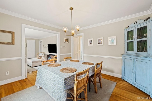 8507 Hanford Dr, Henrico, VA 23229 - dining room with light wood finished floors, crown molding, and a chandelier