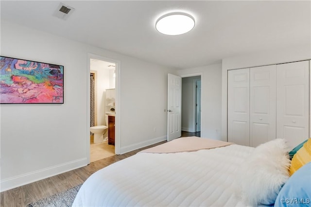 4814 Mill Park Ct, Glen Allen, VA 23060 - bedroom with light wood-type flooring, a closet, and ensuite bathroom