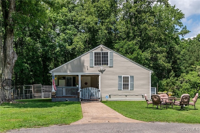 12900 Spring Run Rd, Midlothian, VA 23112 - bungalow-style home featuring a gate and a porch
