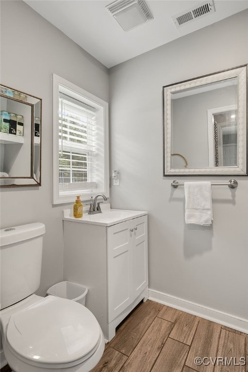 12900 Spring Run Rd, Midlothian, VA 23112 - bathroom featuring wood finished floors and vanity