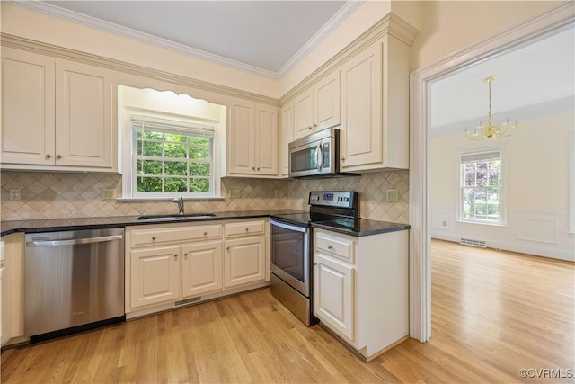 13905 Durhamshire Ln, Midlothian, VA 23113 - kitchen featuring stainless steel appliances, ornamental molding, dark countertops, light wood-type flooring, and a chandelier