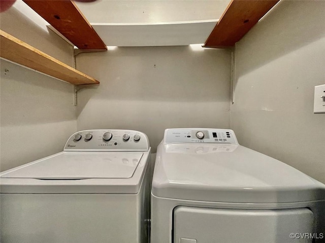 11767 N Briar Patch Dr, Midlothian, VA 23113 - laundry room featuring washing machine and clothes dryer