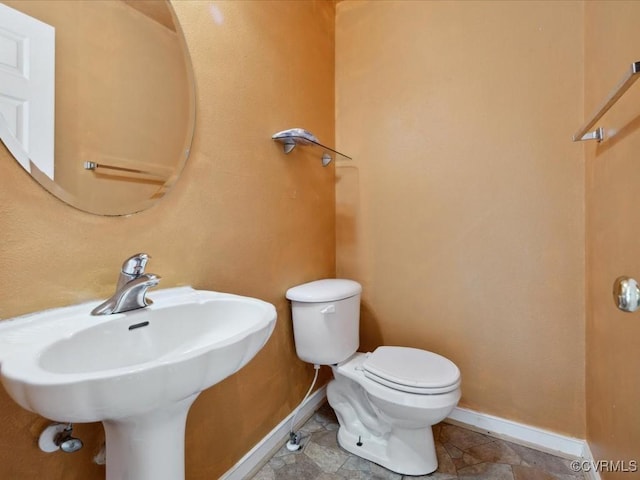 1624 Harvest Grove Ln, Henrico, VA 23223 - half bath with baseboards and toilet