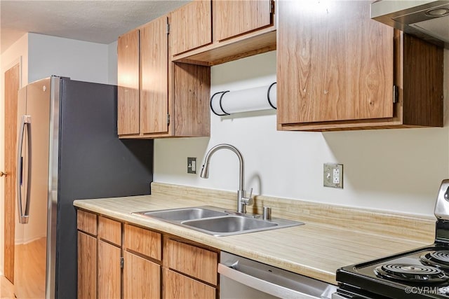 8404 Muldoon Ct Unit 4, Henrico, VA 23228 - kitchen featuring appliances with stainless steel finishes, light countertops, and range hood