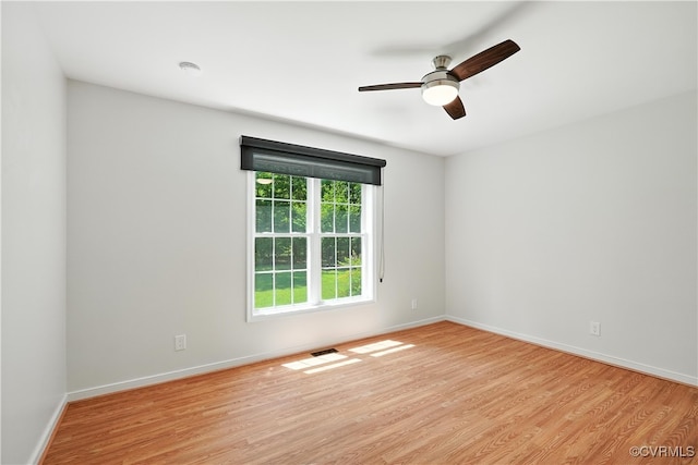 15685 Kennons Ln, Amelia, VA 23002 - unfurnished room with light wood-style floors, ceiling fan, and a smoke detector