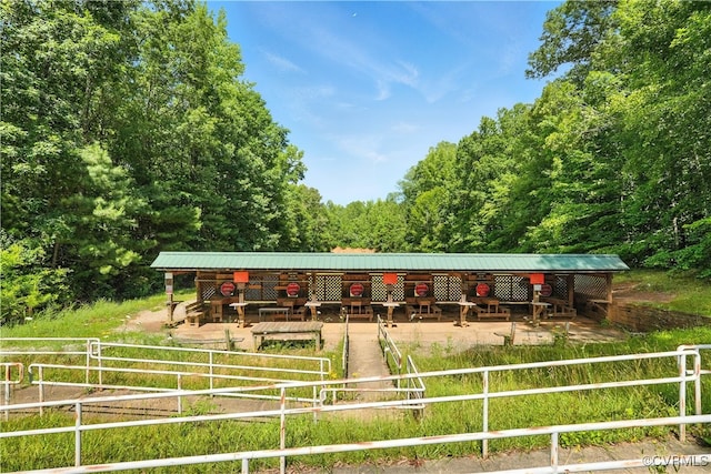 15685 Kennons Ln, Amelia, VA 23002 - horse barn with a view of trees