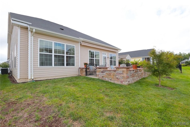 7822 James Blair Ln, New Kent, VA 23124 - back of property featuring a yard