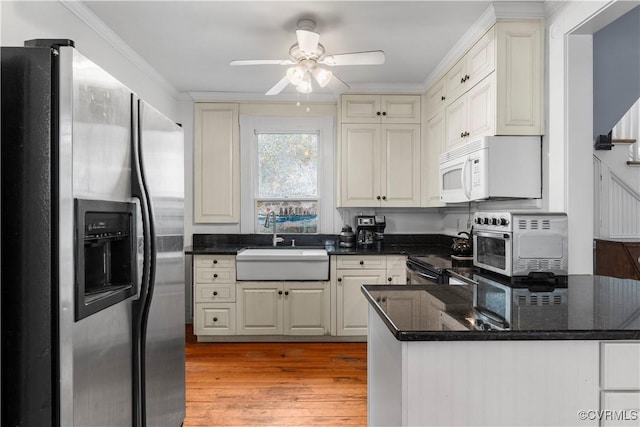 104 E 5th St, Mineral, VA 23117 - kitchen with appliances with stainless steel finishes, a ceiling fan, wood finished floors, crown molding, and a peninsula