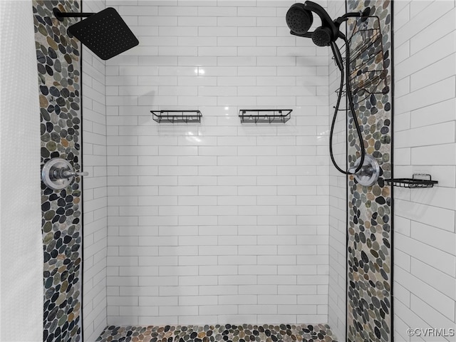 130 N Jefferson St, Petersburg, VA 23803 - bathroom with a tile shower