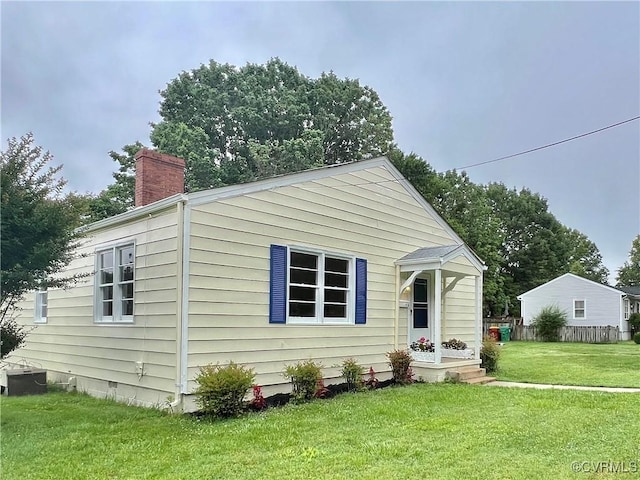 318 Youngs Rd, Petersburg, VA 23803 - view of front facade with a chimney and a front yard
