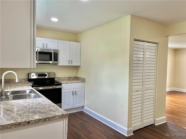 318 Youngs Rd, Petersburg, VA 23803 - kitchen with appliances with stainless steel finishes, dark wood finished floors, white cabinetry, light countertops, and recessed lighting