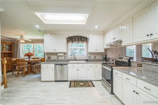 1413 N Mill Point Ct, Suffolk, VA 23434 - kitchen featuring stainless steel appliances, under cabinet range hood, a ceiling fan, recessed lighting, and white cabinetry