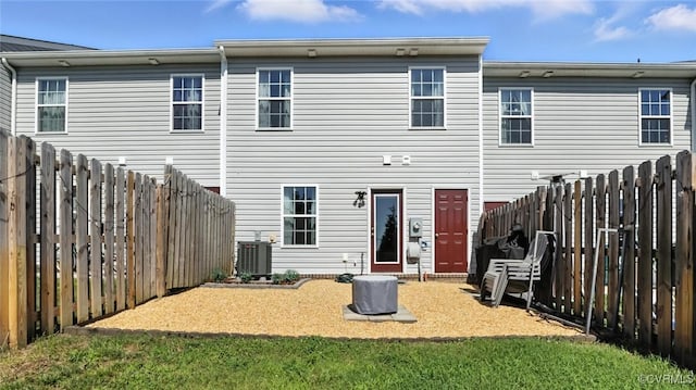 1954 Kennington Park Rd, Aylett, VA 23009 - back of property featuring a fenced backyard