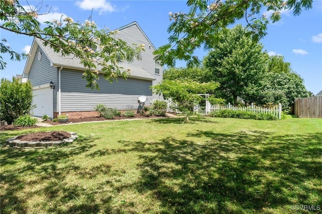 135 Hobbs Hole Ln, Tappahannock, VA 22560 - view of yard with a garage