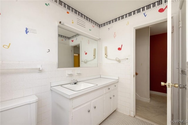 9201 Claymont Dr, Henrico, VA 23229 - bathroom featuring tile walls, vanity, and tile patterned floors