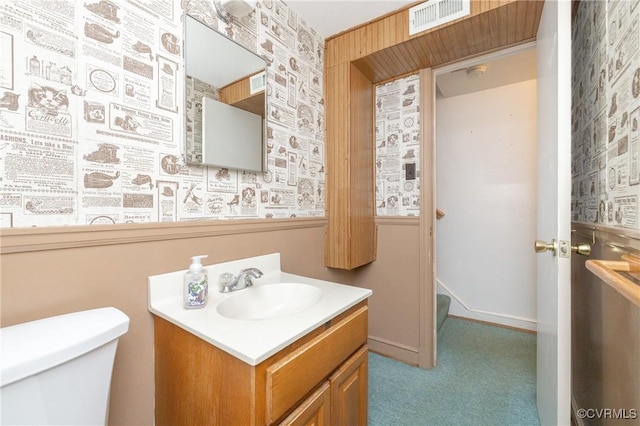 9201 Claymont Dr, Henrico, VA 23229 - bathroom featuring wallpapered walls and vanity