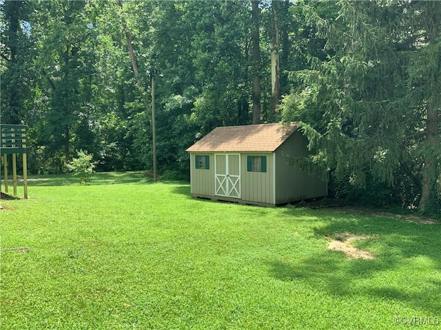 12400 Richmond St, Chesterfield, VA 23831 - view of green lawn featuring a storage shed
