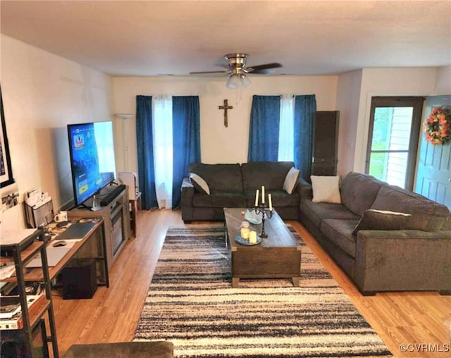 5724 Linda Rd, Sandston, VA 23150 - living room with light wood-style floors and ceiling fan