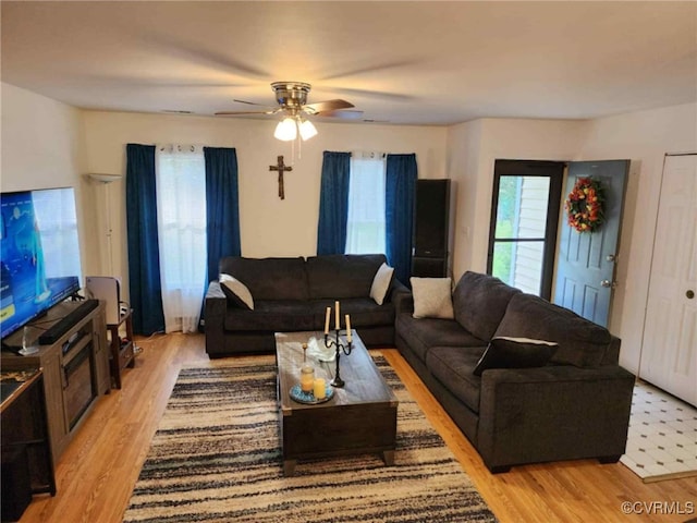 5724 Linda Rd, Sandston, VA 23150 - living room featuring light wood-type flooring and a ceiling fan