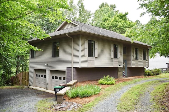 467 Jefferson Dr, Fluvanna, VA 22963 - bi-level home with driveway, an attached garage, and roof with shingles