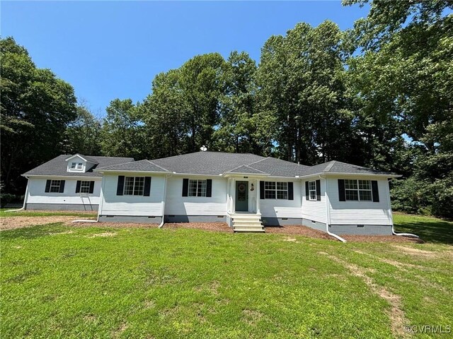 111 New S Rd, Lancaster, VA 22482 - single story home with crawl space, a front yard, and view of wooded area