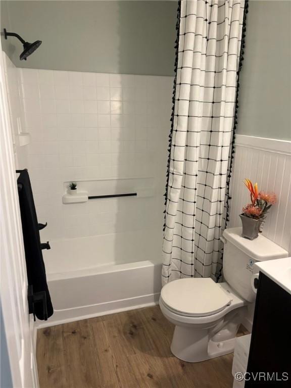 111 New S Rd, Lancaster, VA 22482 - bathroom featuring wood finished floors, vanity, shower / bath combination with curtain, and wainscoting