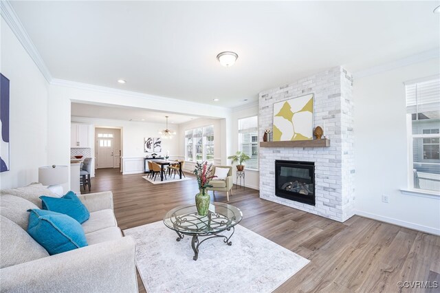 10698 Skippers St, Glen Allen, VA 23059 - living area featuring crown molding, wood finished floors, a fireplace, a chandelier, and recessed lighting