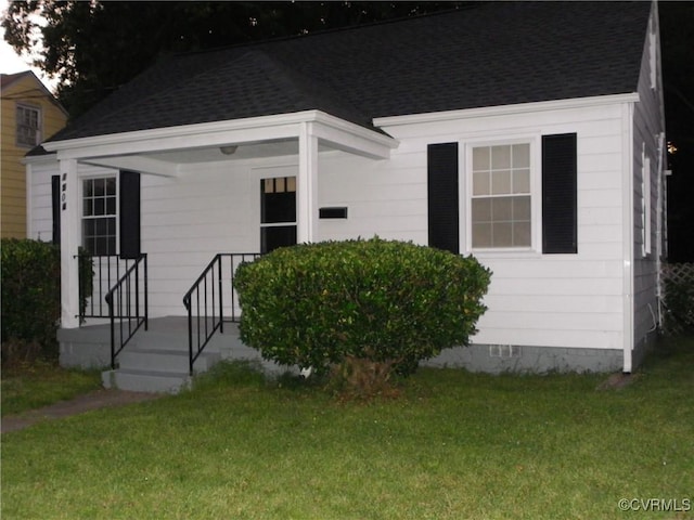 1504 N 30th St, Richmond, VA 23223 - bungalow-style home with a front yard and a shingled roof