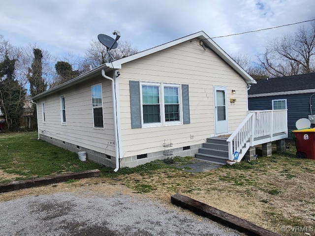 137 Virginia Ave, Petersburg, VA 23803 - rear view of property with crawl space