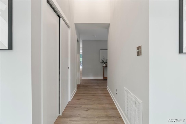 4458 Old Fox Trl, Chesterfield, VA 23112 - hall featuring light wood-style flooring and baseboards