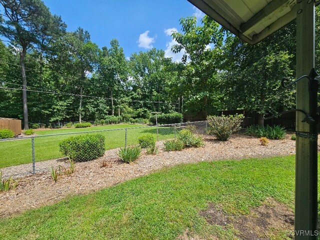 5403 Chesdin Rd, North Dinwiddie, VA 23803 - view of yard