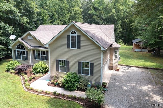 4672 Bell Rd, Powhatan, VA 23139 - traditional home featuring a front lawn, a view of trees, and a shingled roof