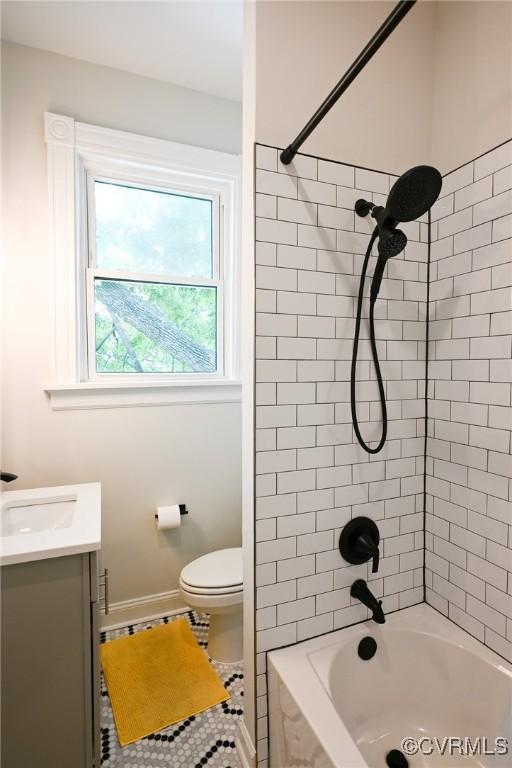 7 N Davis Ave, Richmond, VA 23220 - bathroom featuring vanity and tub / shower combination