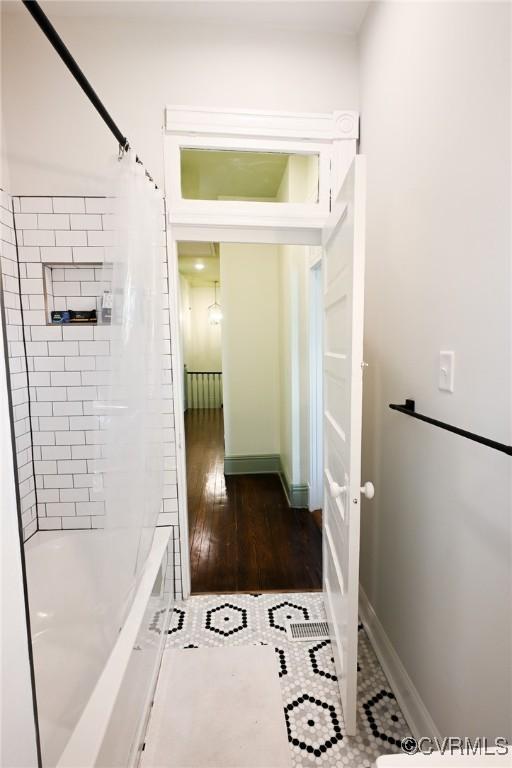 7 N Davis Ave, Richmond, VA 23220 - bathroom with bathtub / shower combination and wood finished floors