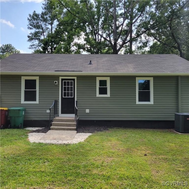 3017 Wright Rd, Petersburg, VA 23805 - rear view of property featuring entry steps and a yard