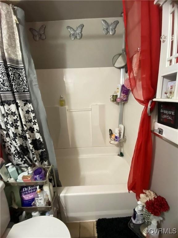914 Ridgeway Ave, Hampton, VA 23661 - full bathroom featuring shower / bath combo and tile patterned flooring