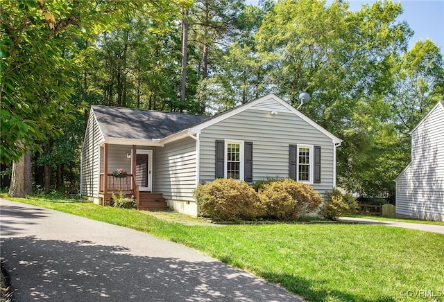 2705 Glen Point Cir, Henrico, VA 23233 - view of front of home with a front lawn