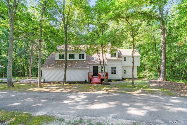 7133 Swindale Ct, Mechanicsville, VA 23116 - view of front of house with a shingled roof and a wooden deck