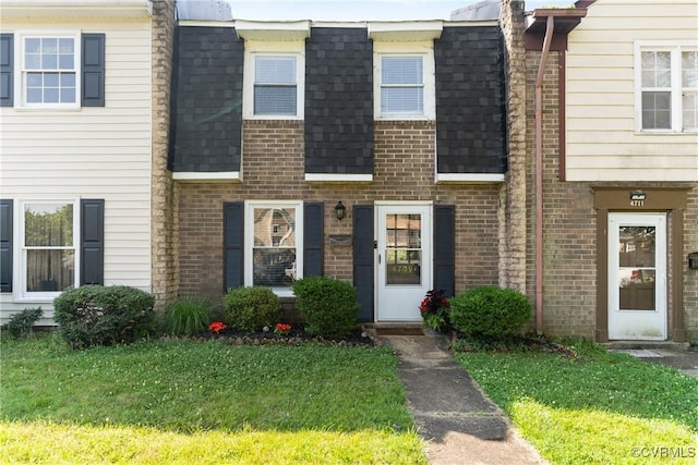 4709 Leadenhall Dr, Chesterfield, VA 23234 - townhome / multi-family property featuring roof with shingles, brick siding, and a front lawn