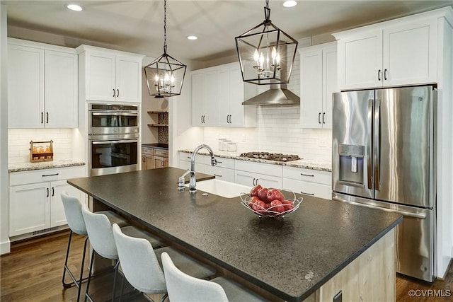 2500 Madison Station Ct, Henrico, VA 23233 - kitchen featuring appliances with stainless steel finishes, a chandelier, recessed lighting, backsplash, and a center island with sink